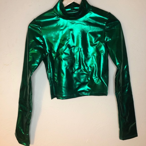 Metallic Crop Top - Picture 2 of 3